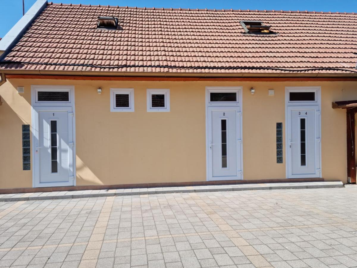 Belvarosi Pihenohaz Apartment Bekescsaba