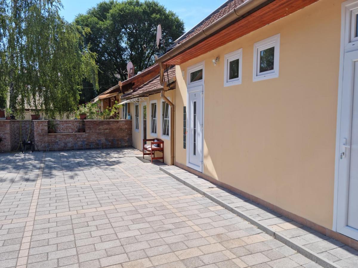 Belvarosi Pihenohaz Apartment Bekescsaba